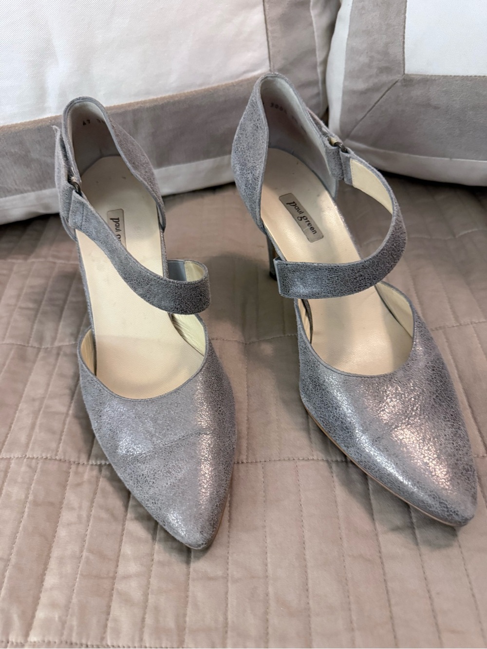 Paul Green Metallic Gray Pointed Heels